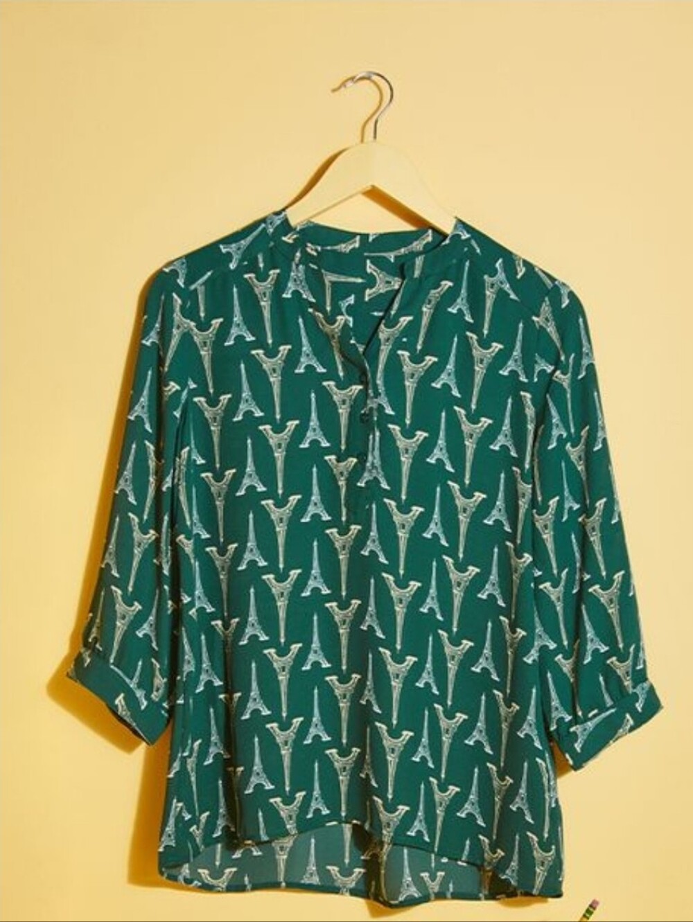 De Collection Green Graphic Eiffel Tower V-Neck Blouse - Size XL